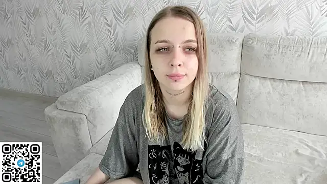 Snapshot of Alice_Halle chatting on 05/16/26, 02:41 Alice Halle online show from 05/16/26, 02:41