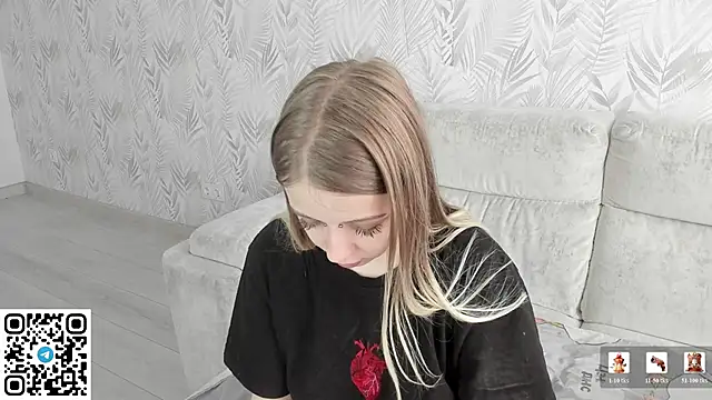 Snapshot of Alice_Halle chatting on 05/29/26, 06:55 Alice Halle online show from 05/29/26, 06:55