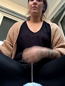 Snapshot of Linalicious chatting on 11/06/25, 02:18 Linalicious online show from 11/06/25, 02:18