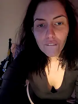 Snapshot of Linalicious chatting on 11/07/25, 03:12 Linalicious online show from 11/07/25, 03:12