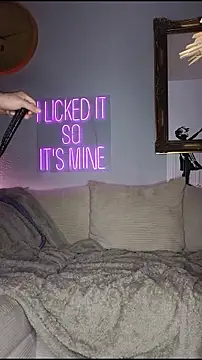 Snapshot of Sub-Mila chatting on 10/11/25, 08:18 Sub-Mila online show from 10/11/25, 08:18