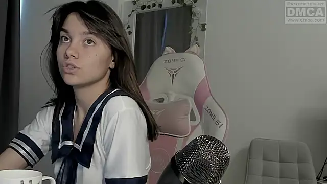 Snapshot of MashkaRay chatting on 10/07/25, 06:43 MashkaRay online show from 10/07/25, 06:43