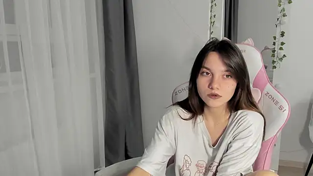 Snapshot of MashkaRay chatting on 12/04/25, 02:48 MashkaRay online show from 12/04/25, 02:48