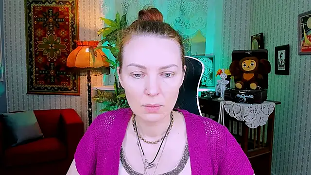 Snapshot of VandaRossi chatting on 12/13/24, 05:05 VandaRossi online show from 12/13/24, 05:05