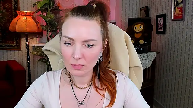 Snapshot of VandaRossi chatting on 12/15/24, 04:37 VandaRossi online show from 12/15/24, 04:37