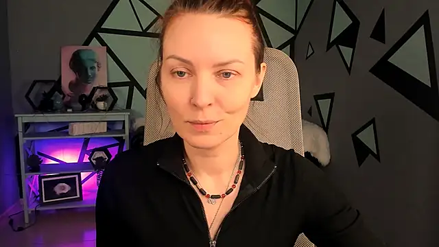 VandaRossi online show from 10/11/25, 06:45