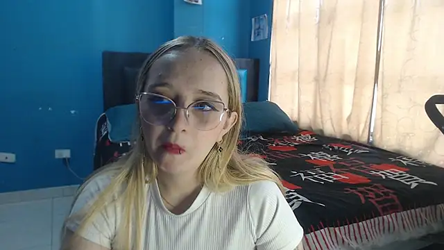 Liaroberts1 online show from 10/06/25, 12:02