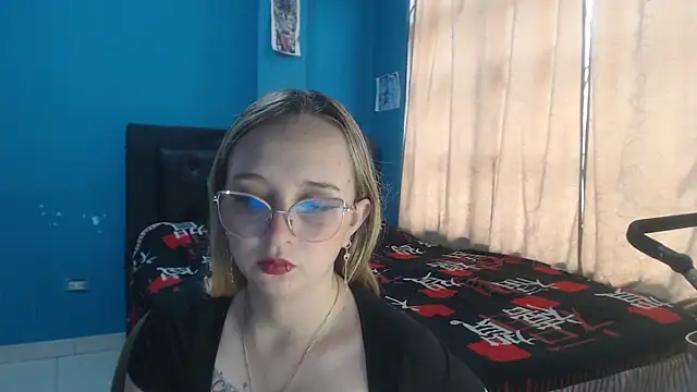 Snapshot of Liaroberts1 chatting on 11/24/25, 12:16 Liaroberts1 online show from 11/24/25, 12:16