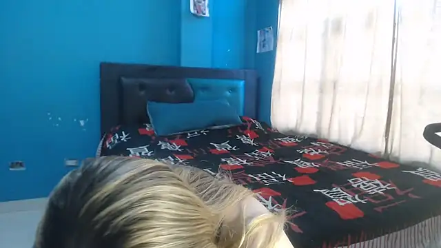 Snapshot of Liaroberts1 chatting on 11/25/25, 12:16 Liaroberts1 online show from 11/25/25, 12:16