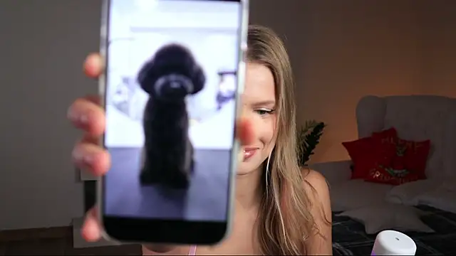 Snapshot of ella_twinkl chatting on 12/04/25, 06:38 ella twinkl online show from 12/04/25, 06:38