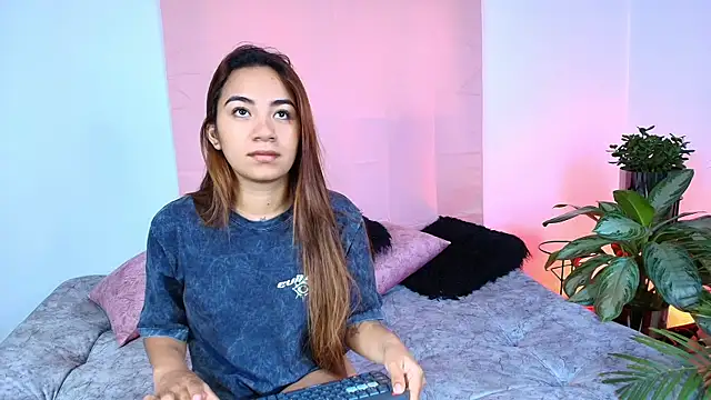 Snapshot of Jules_n_Gia chatting on 11/01/25, 05:37 Jules n Gia online show from 11/01/25, 05:37