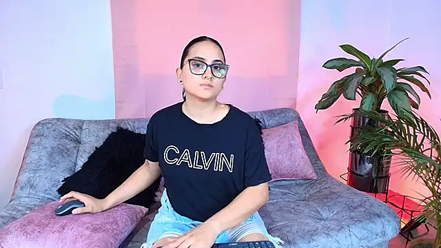 Snapshot of Jules_n_Gia chatting on 11/06/25, 05:47 Jules n Gia online show from 11/06/25, 05:47