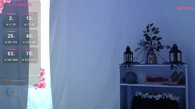 Snapshot of Leonora_luxry chatting on 02/02/25, 01:41 Leonora luxry online show from 02/02/25, 01:41