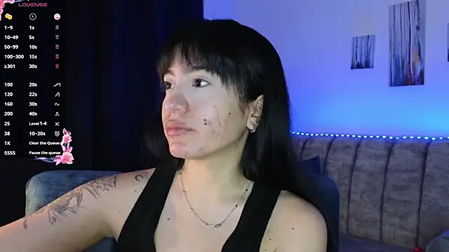 Snapshot of ZaraDames_ chatting on 10/04/25, 02:53 ZaraDames online show from 10/04/25, 02:53