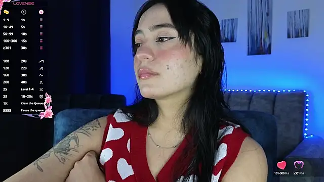 Snapshot of ZaraDames_ chatting on 10/18/25, 02:25 ZaraDames online show from 10/18/25, 02:25