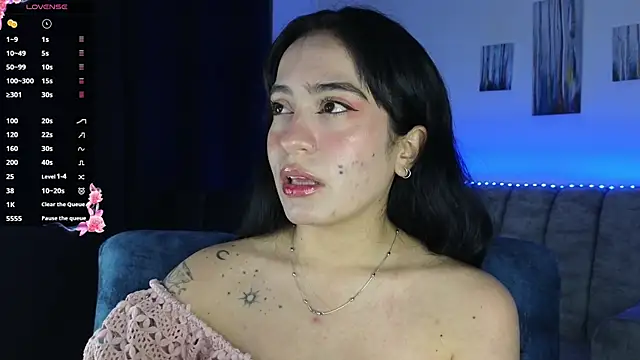 Snapshot of ZaraDames_ chatting on 10/30/25, 04:14 ZaraDames online show from 10/30/25, 04:14