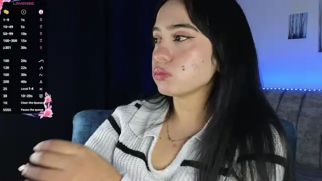 Snapshot of ZaraDames_ chatting on 10/31/25, 02:56 ZaraDames online show from 10/31/25, 02:56