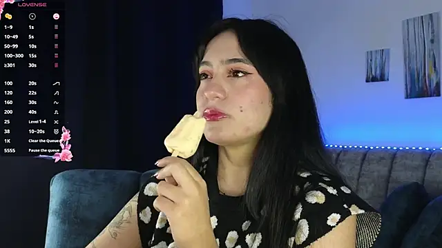 Snapshot of ZaraDames_ chatting on 11/06/25, 03:40 ZaraDames online show from 11/06/25, 03:40