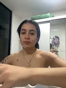 Snapshot of ZaraDames_ chatting on 11/13/25, 02:43 ZaraDames online show from 11/13/25, 02:43