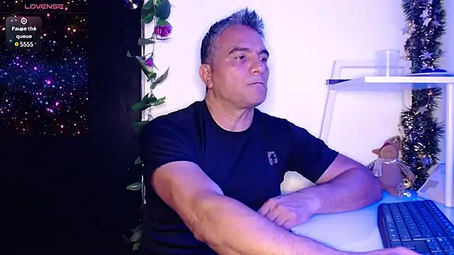 Snapshot of golden_punisher chatting on 12/04/24, 04:54 golden punisher online show from 12/04/24, 04:54