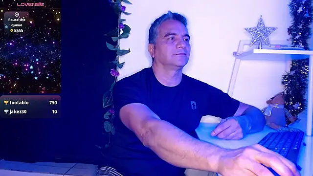 Snapshot of golden_punisher chatting on 12/20/24, 09:21 golden punisher online show from 12/20/24, 09:21