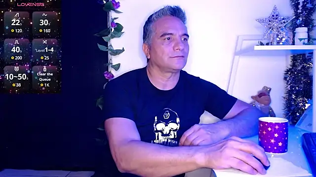 Snapshot of golden_punisher chatting on 12/29/24, 04:05 golden punisher online show from 12/29/24, 04:05