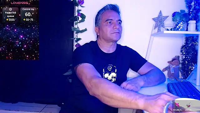 Snapshot of golden_punisher chatting on 12/30/24, 05:26 golden punisher online show from 12/30/24, 05:26