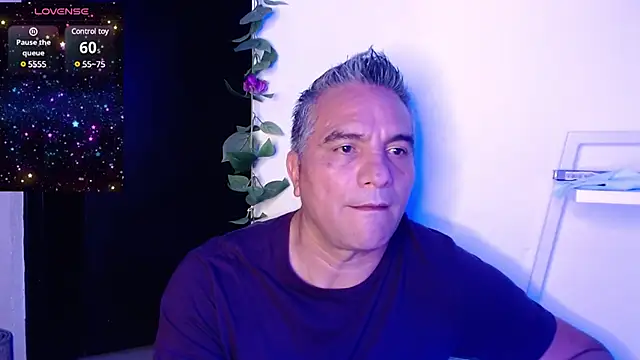 Snapshot of golden_punisher chatting on 01/19/25, 05:15 golden punisher online show from 01/19/25, 05:15