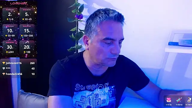 Snapshot of golden_punisher chatting on 01/26/25, 08:36 golden punisher online show from 01/26/25, 08:36