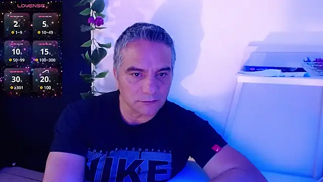 Snapshot of golden_punisher chatting on 01/28/25, 05:00 golden punisher online show from 01/28/25, 05:00