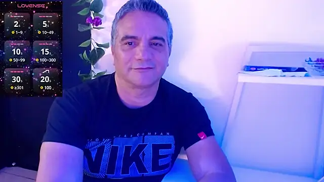 Snapshot of golden_punisher chatting on 01/28/25, 08:04 golden punisher online show from 01/28/25, 08:04