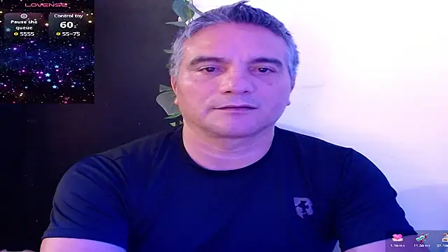 Snapshot of golden_punisher chatting on 01/29/25, 09:55 golden punisher online show from 01/29/25, 09:55