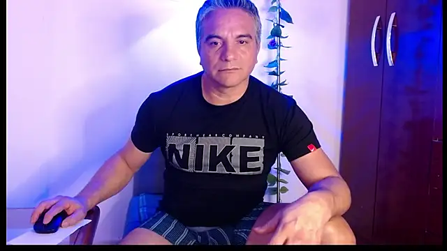 Snapshot of golden_punisher chatting on 02/07/25, 08:22 golden punisher online show from 02/07/25, 08:22