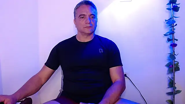 Snapshot of golden_punisher chatting on 03/09/25, 04:05 golden punisher online show from 03/09/25, 04:05