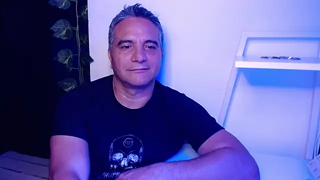 Snapshot of golden_punisher chatting on 03/11/25, 04:54 golden punisher online show from 03/11/25, 04:54