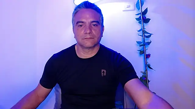 Snapshot of golden_punisher chatting on 03/12/25, 07:24 golden punisher online show from 03/12/25, 07:24