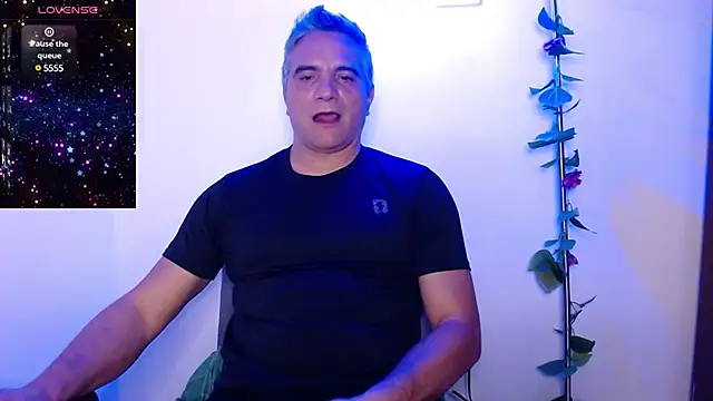 Snapshot of golden_punisher chatting on 03/22/25, 03:09 golden punisher online show from 03/22/25, 03:09