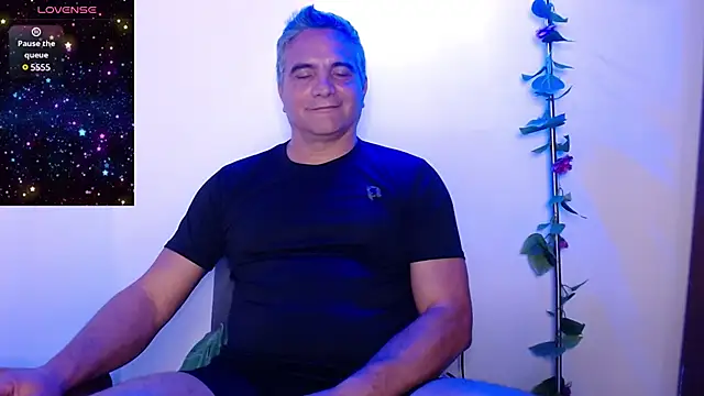 Snapshot of golden_punisher chatting on 03/22/25, 06:11 golden punisher online show from 03/22/25, 06:11