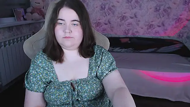 Estelle Hicks online show from 05/18/26, 06:58