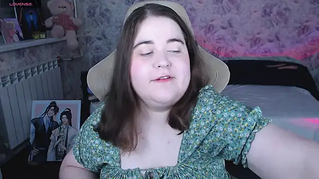 Estelle Hicks online show from 07/28/26, 07:15
