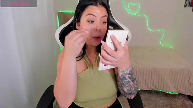 Victoryyy  online show from 11/12/25, 05:35