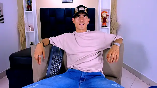 Snapshot of Jhonn_Rhyss chatting on 10/17/25, 01:20 Jhonn Rhyss online show from 10/17/25, 01:20