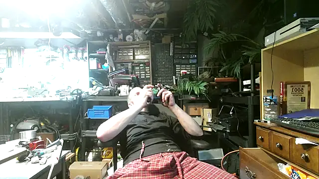 Snapshot of mrwinsalot88 chatting on 11/02/25, 05:04 mrwinsalot88 online show from 11/02/25, 05:04