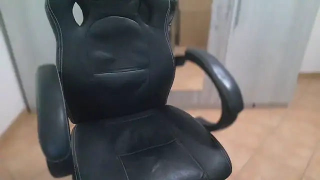 Snapshot of cocco1980xxxx chatting on 11/18/25, 08:30 cocco1980xxxx online show from 11/18/25, 08:30