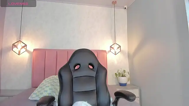 SUNNYCYRUS online show from 10/17/25, 12:30