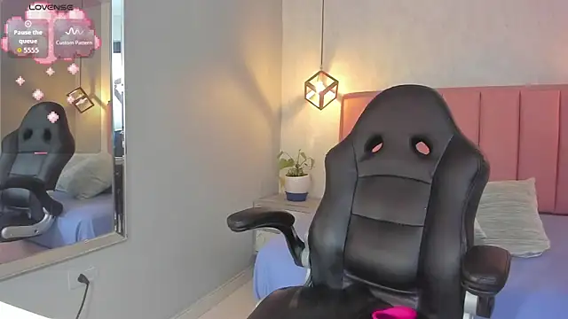 SUNNYCYRUS online show from 10/18/25, 12:28