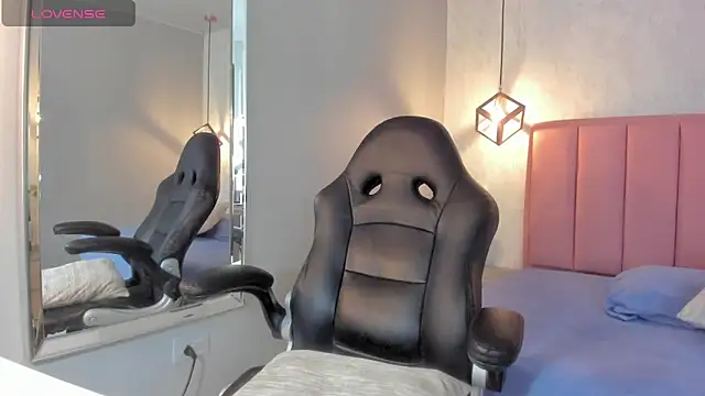 SUNNYCYRUS online show from 10/20/25, 12:27