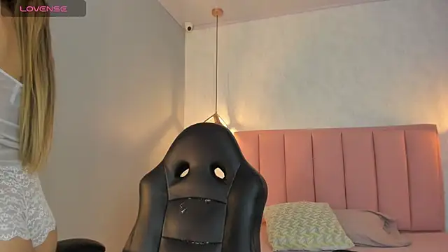 SUNNYCYRUS online show from 06/01/26, 12:51