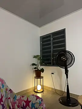 Snapshot of sophia_goth chatting on 11/05/25, 12:43 sophia goth online show from 11/05/25, 12:43