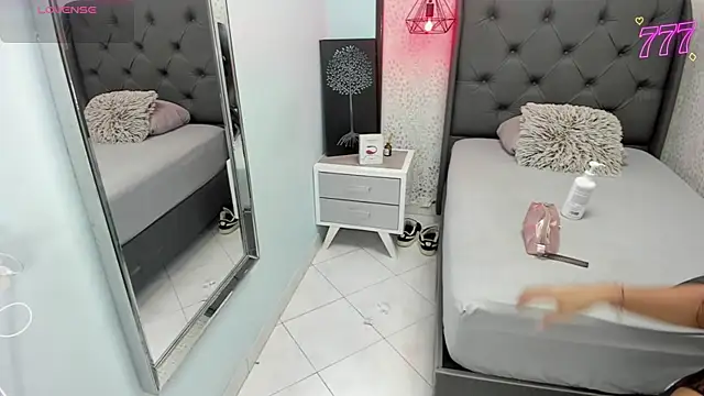 SUZETMONACO online show from 05/13/26, 07:33